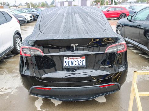 Used 2022 Tesla Model Y Long Range image 5