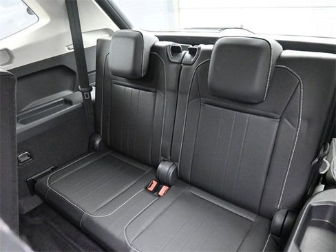 Used 2023 Volkswagen Tiguan SE image 30