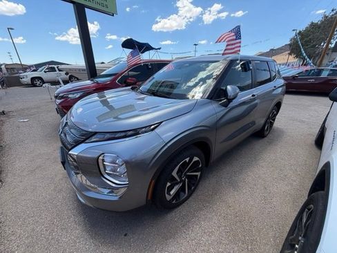 Used 2024 Mitsubishi Outlander SE FWD image 1