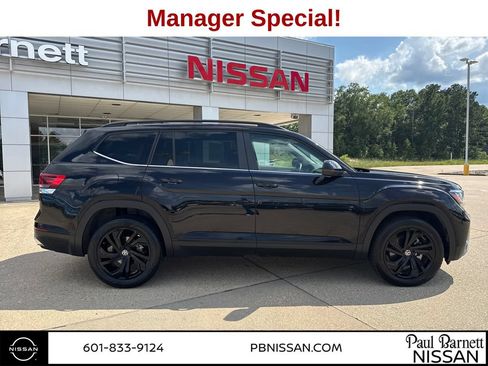 Used 2023 Volkswagen Atlas SE w/ Black Wheel Package FWD image 10