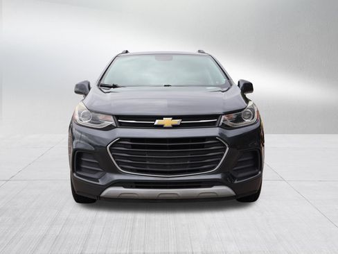 Used 2018 Chevrolet Trax LT w/ LT Convenience Package FWD image 2