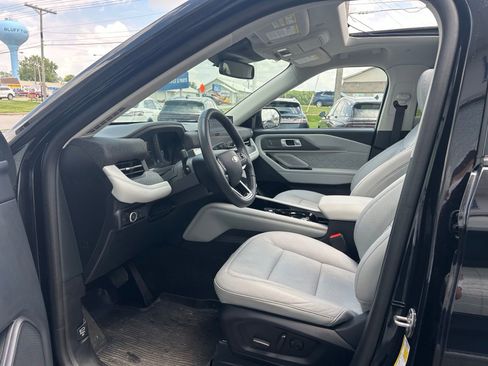 Used 2025 Ford Explorer Platinum w/ LUX Leather Package AWD/4WD image 12