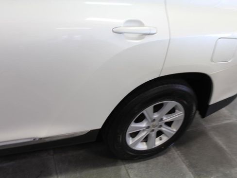 Used 2012 Toyota Highlander SE w/ Tow Pkg AWD/4WD image 40