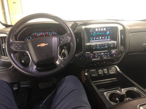 Used 2018 Chevrolet Silverado 1500 LTZ AWD/4WD image 12