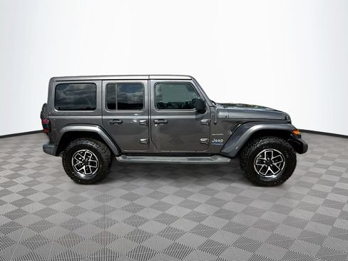 Used 2021 Jeep Wrangler Unlimited Sahara AWD/4WD image 5