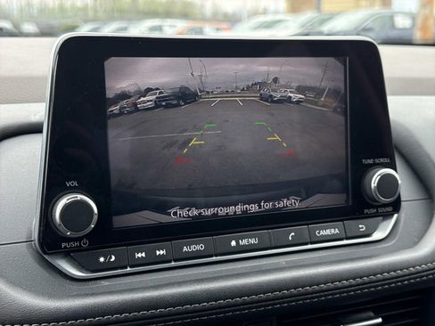 Used 2023 Nissan Rogue SV image 10