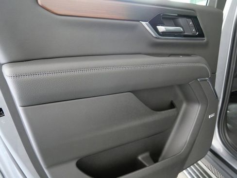 New 2026 GMC Yukon XL Denali w/ Sun & Power Step Package AWD/4WD image 16