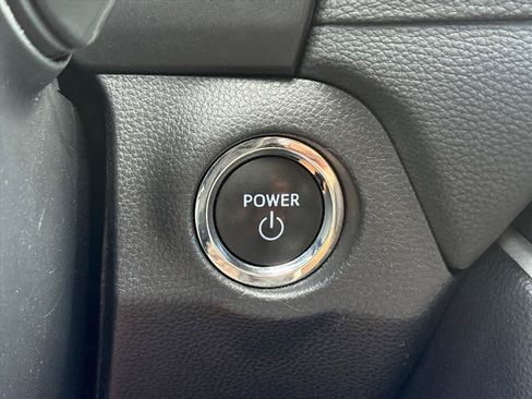 Used 2025 Toyota RAV4 XLE AWD/4WD image 18