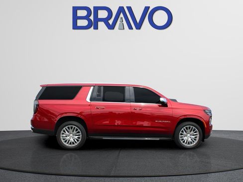 Used 2025 Chevrolet Suburban Premier image 4
