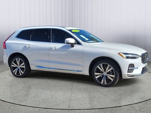 Used 2023 Volvo XC60 B5 Plus image 3