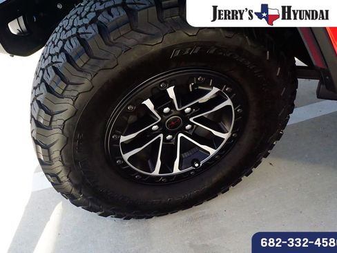 Used 2025 Jeep Wrangler Unlimited Rubicon AWD/4WD image 9