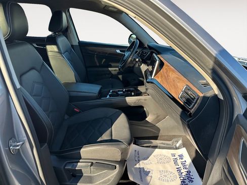 Used 2024 Volkswagen Atlas SE image 15