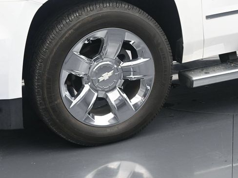 Used 2017 Chevrolet Tahoe LT w/ LT Signature Package AWD/4WD image 12