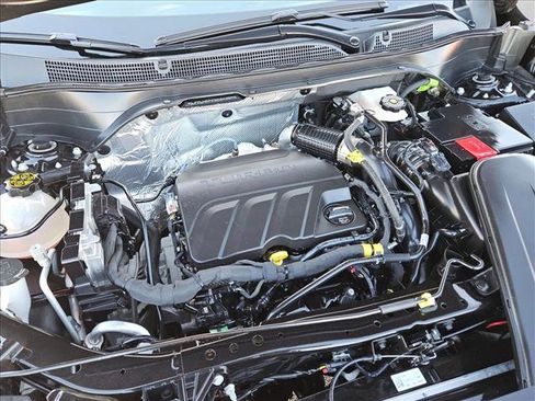 Used 2025 Chevrolet Trax LT w/ LT Convenience Package image 22