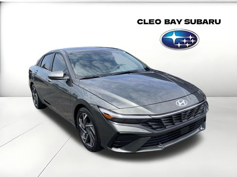 Used 2025 Hyundai Elantra SEL w/ Cargo Package FWD image 1