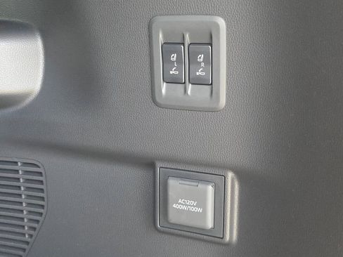 Used 2025 Lexus GX 550 w/ Accessory Package (Z1) image 35