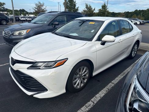 Used 2018 Toyota Camry LE w/ Convenience Package FWD image 3