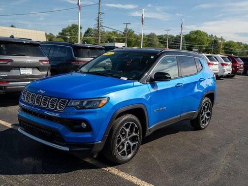 Used 2025 Jeep Compass Limited AWD/4WD image 2