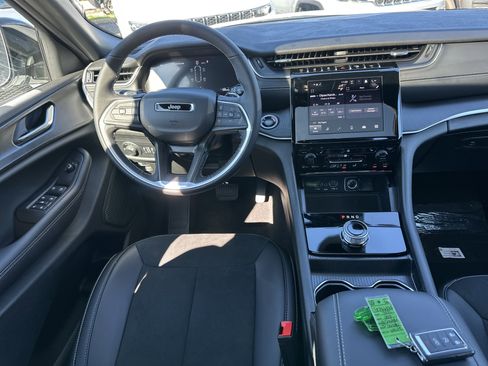 New 2025 Jeep Grand Cherokee L Altitude image 33