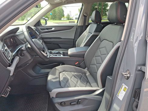 Used 2025 Volkswagen Atlas Peak Edition SE AWD/4WD image 11