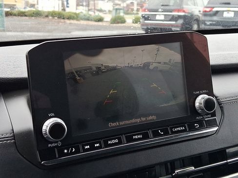 Used 2023 Mitsubishi Outlander ES image 18