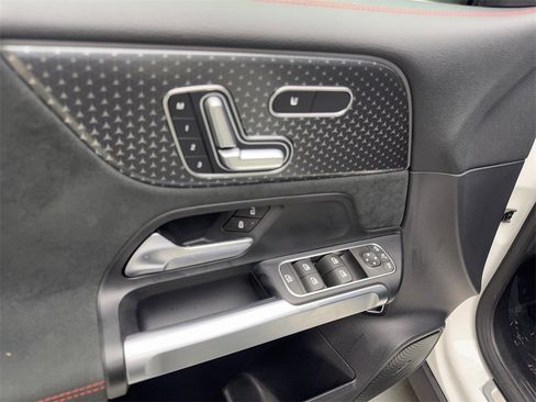 Used 2024 Mercedes-Benz EQB 250+ image 30