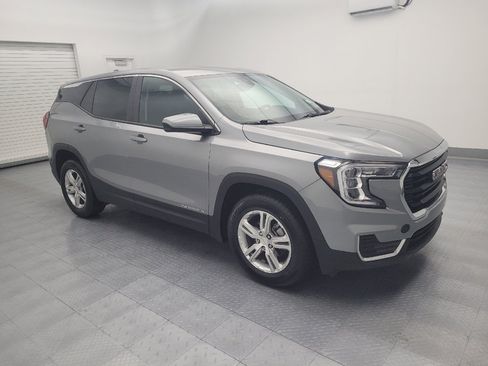 Used 2024 GMC Terrain SLE FWD image 11