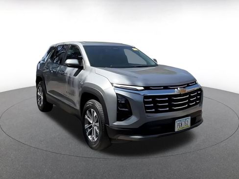 Used 2025 Chevrolet Equinox LT image 3