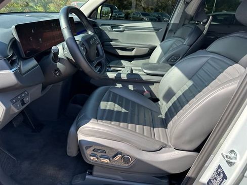 Used 2024 Kia EV9 Land image 20