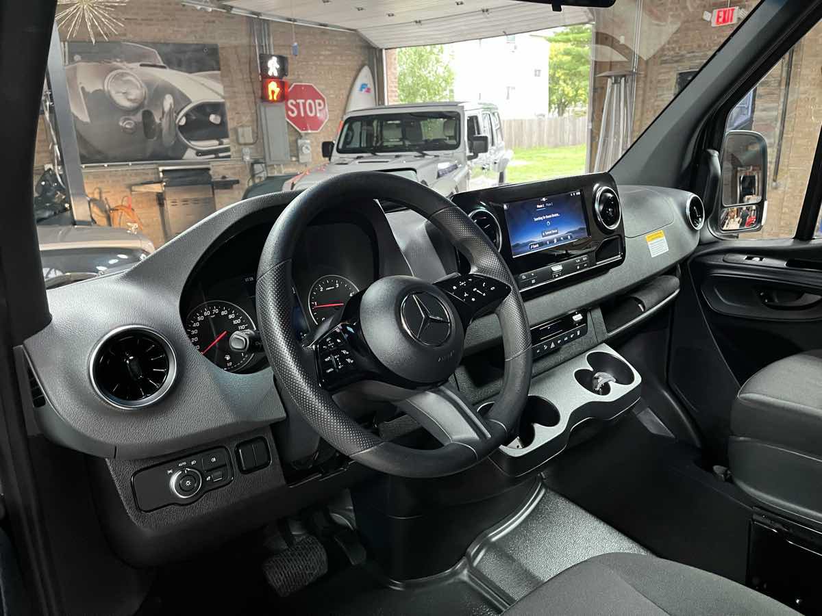 Used 2025 Mercedes-Benz Sprinter 2500 image 9