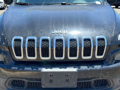 Used 2017 Jeep Cherokee Latitude w/ Comfort/Convenience Group AWD/4WD image 12