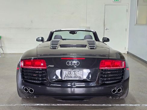 Used 2011 Audi R8 V8 w/ Convenience Pkg image 5