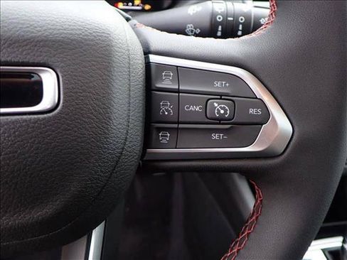 New 2026 Jeep Compass Trailhawk w/ Sun, Sound & Navigation Group AWD/4WD image 17