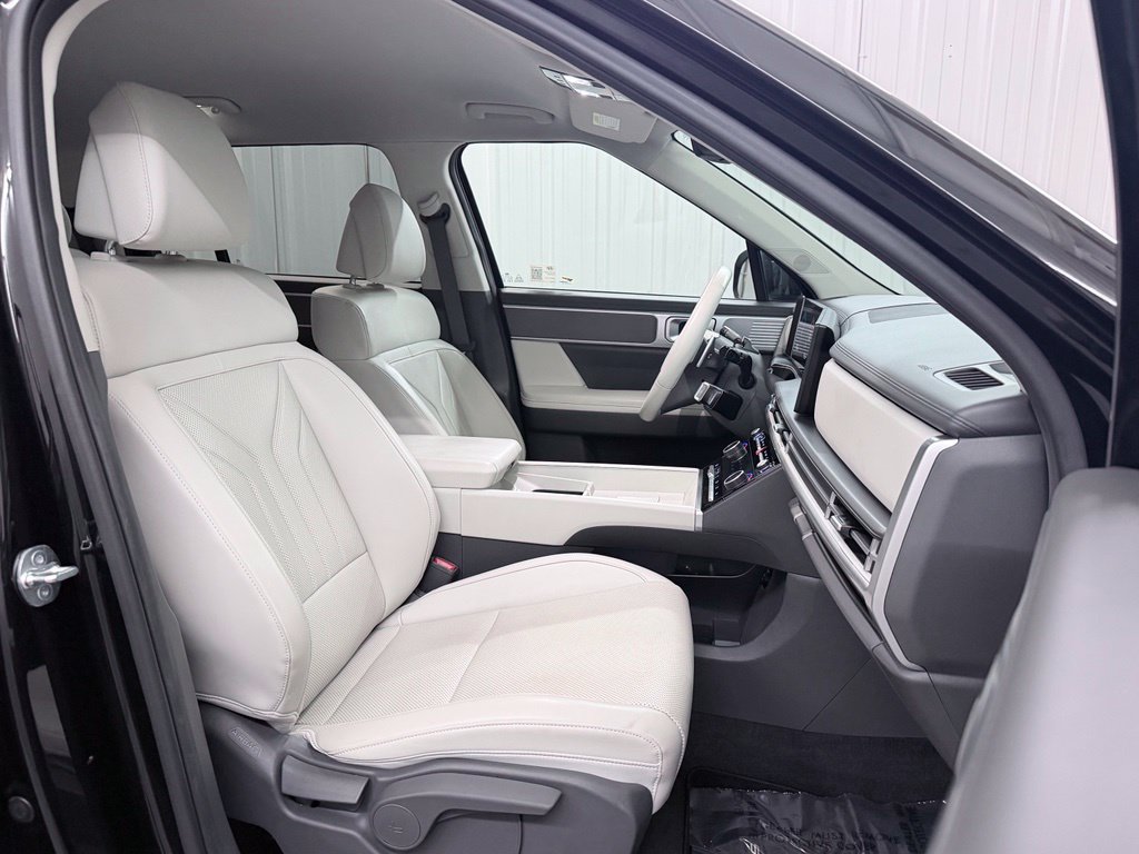 Used 2025 Hyundai Santa Fe SEL FWD image 45