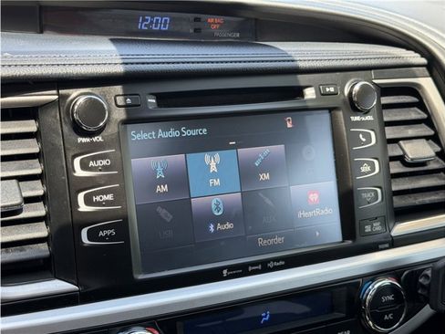 Used 2019 Toyota Highlander SE FWD image 46