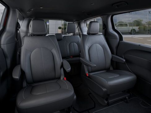 New 2026 Chrysler Pacifica Select AWD/4WD image 16