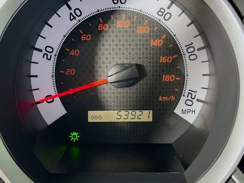 Used 2015 Toyota Tacoma PreRunner w/ SR5 Package image 11