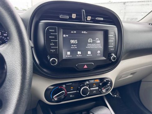 Used 2020 Kia Soul LX FWD image 26