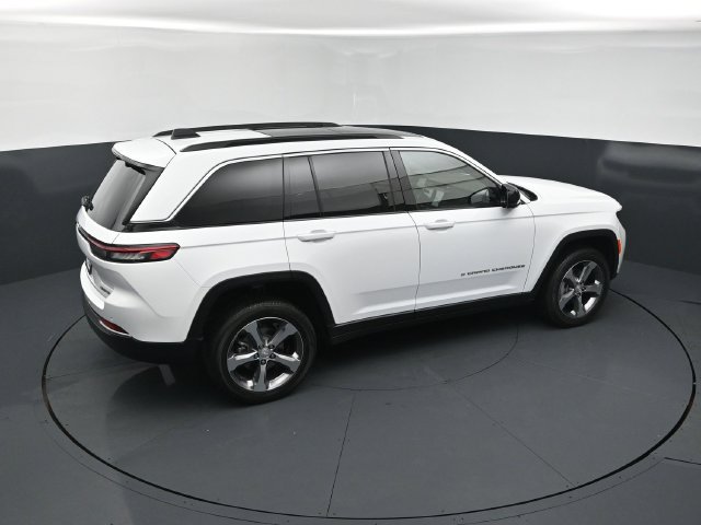 New 2026 Jeep Grand Cherokee Limited w/ Luxury Tech Group II AWD/4WD image 18