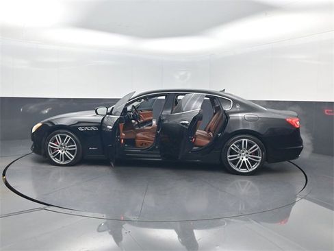 Used 2017 Maserati Quattroporte S GranSport image 40