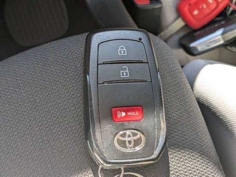 Used 2026 Toyota Corolla Cross LE FWD image 32