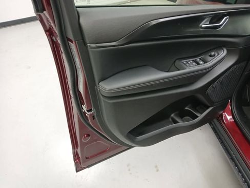 New 2025 Jeep Grand Cherokee Altitude image 8