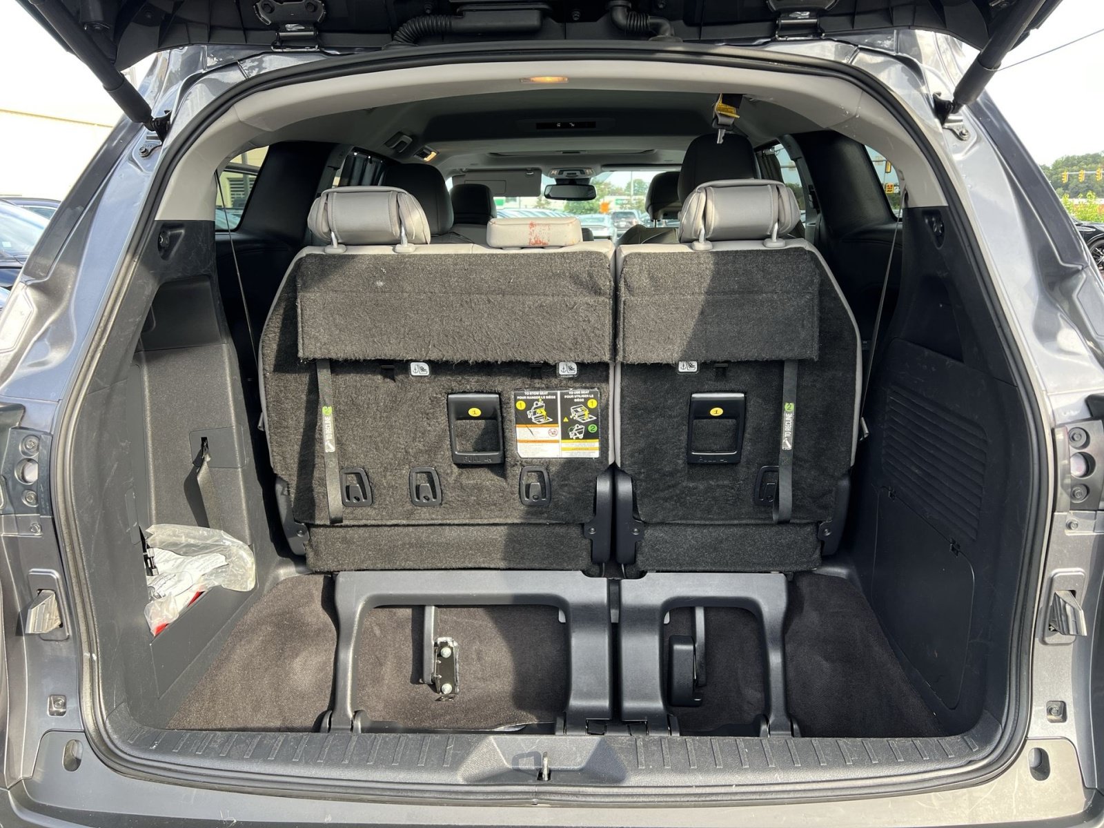 Used 2025 Toyota Sienna XLE FWD image 26