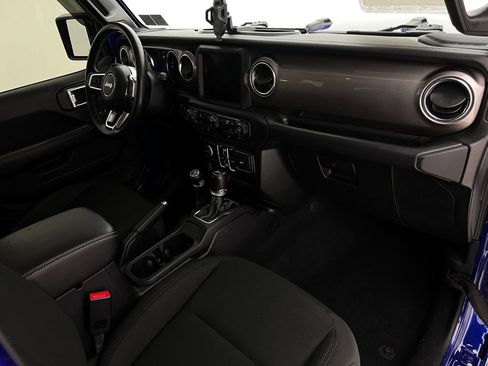 Used 2018 Jeep Wrangler Unlimited Sahara image 13