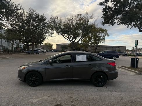 Used 2018 Ford Focus SE image 5