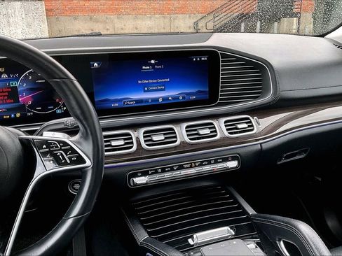 Used 2024 Mercedes-Benz GLS 450 4MATIC image 9