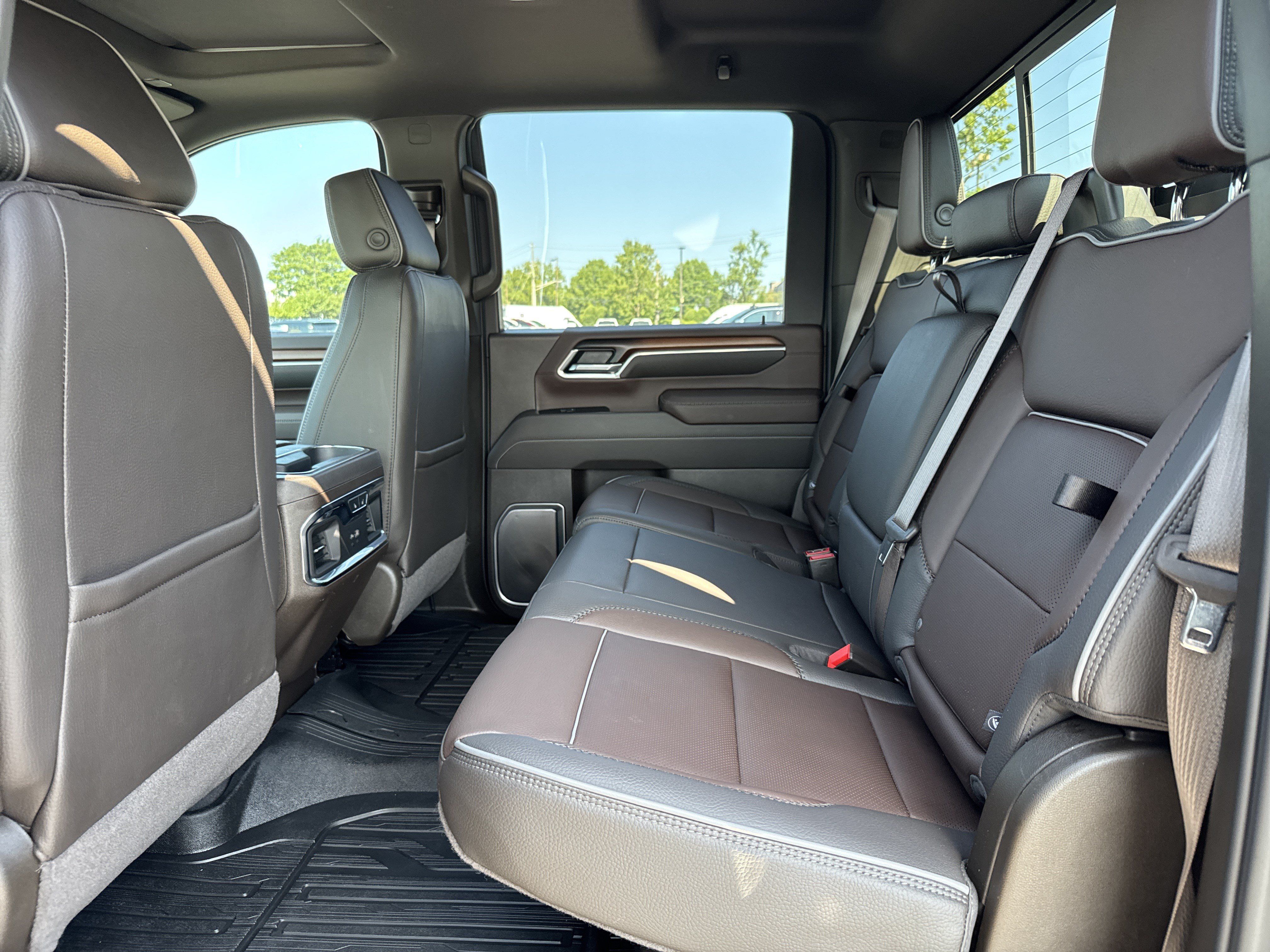 Used 2025 GMC Sierra 2500 Denali w/ Denali Reserve Package AWD/4WD image 32