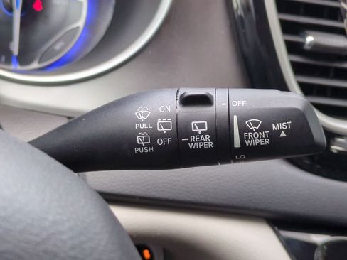Used 2023 Chrysler Pacifica Touring-L FWD image 26