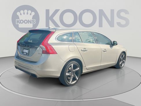 Used 2016 Volvo V60 T5 Platinum w/ Climate Package FWD image 7