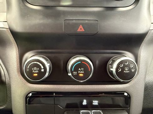 Used 2022 RAM 1500 Big Horn AWD/4WD image 35
